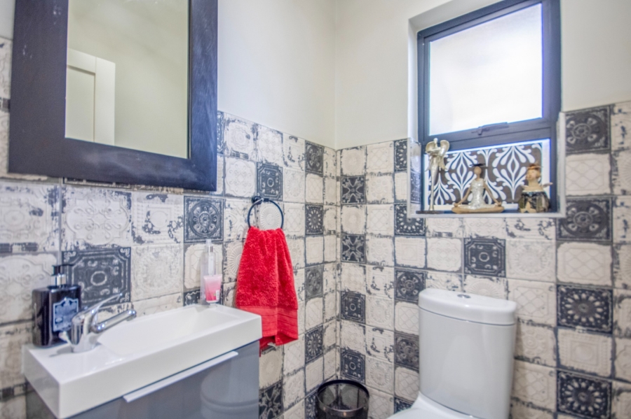 3 Bedroom Property for Sale in WestLake Country Safari Estate North West